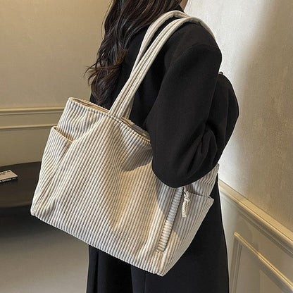 Tilda – Bolsa de hombro acanalada con detalle de cordón